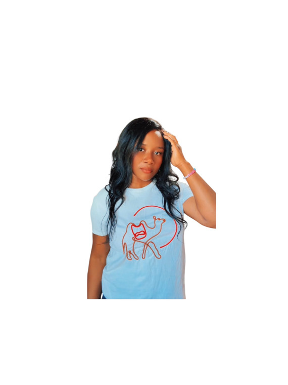 T-shirt blanc à motifs chameau