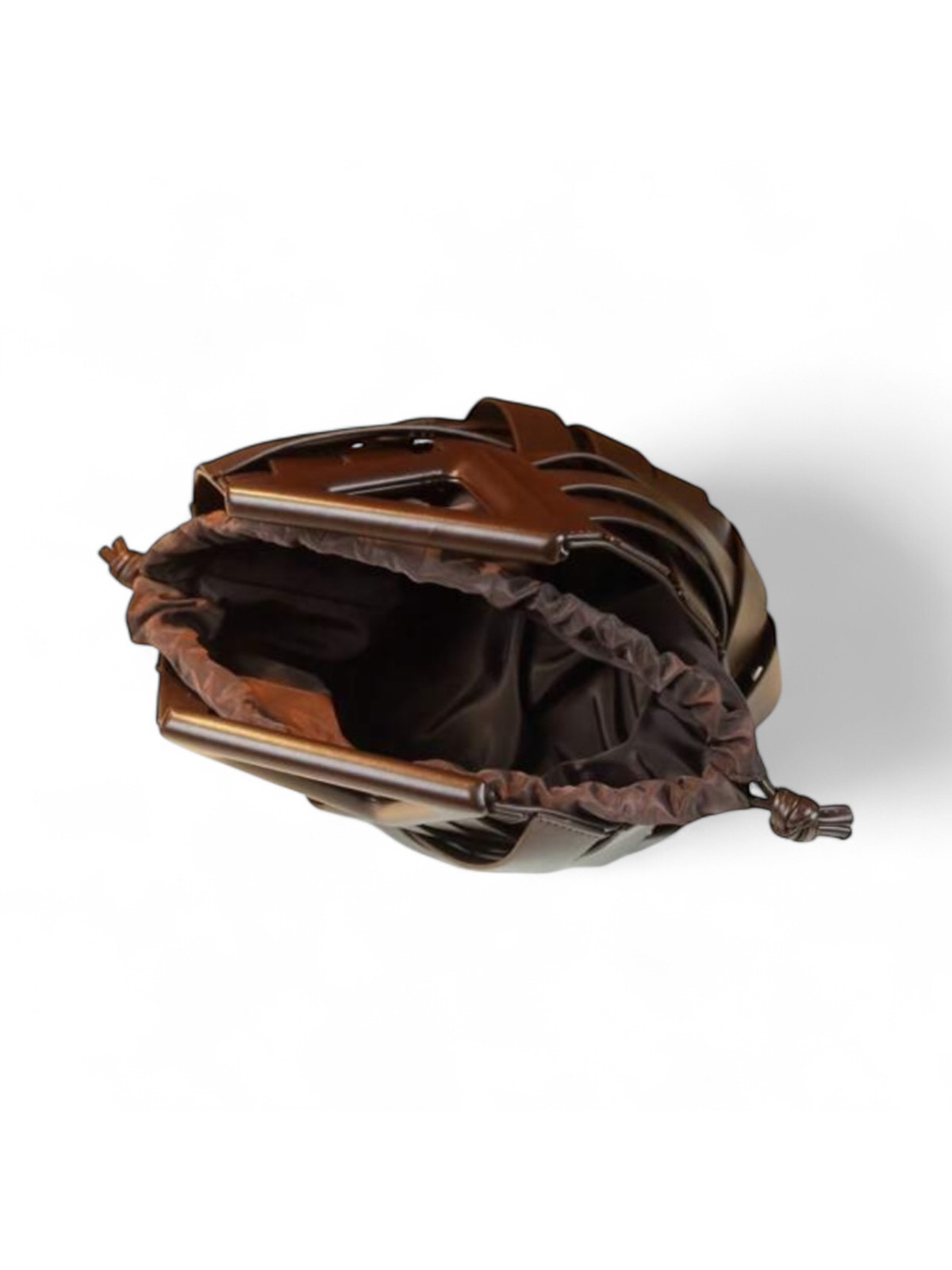 Sac à main marron tressé