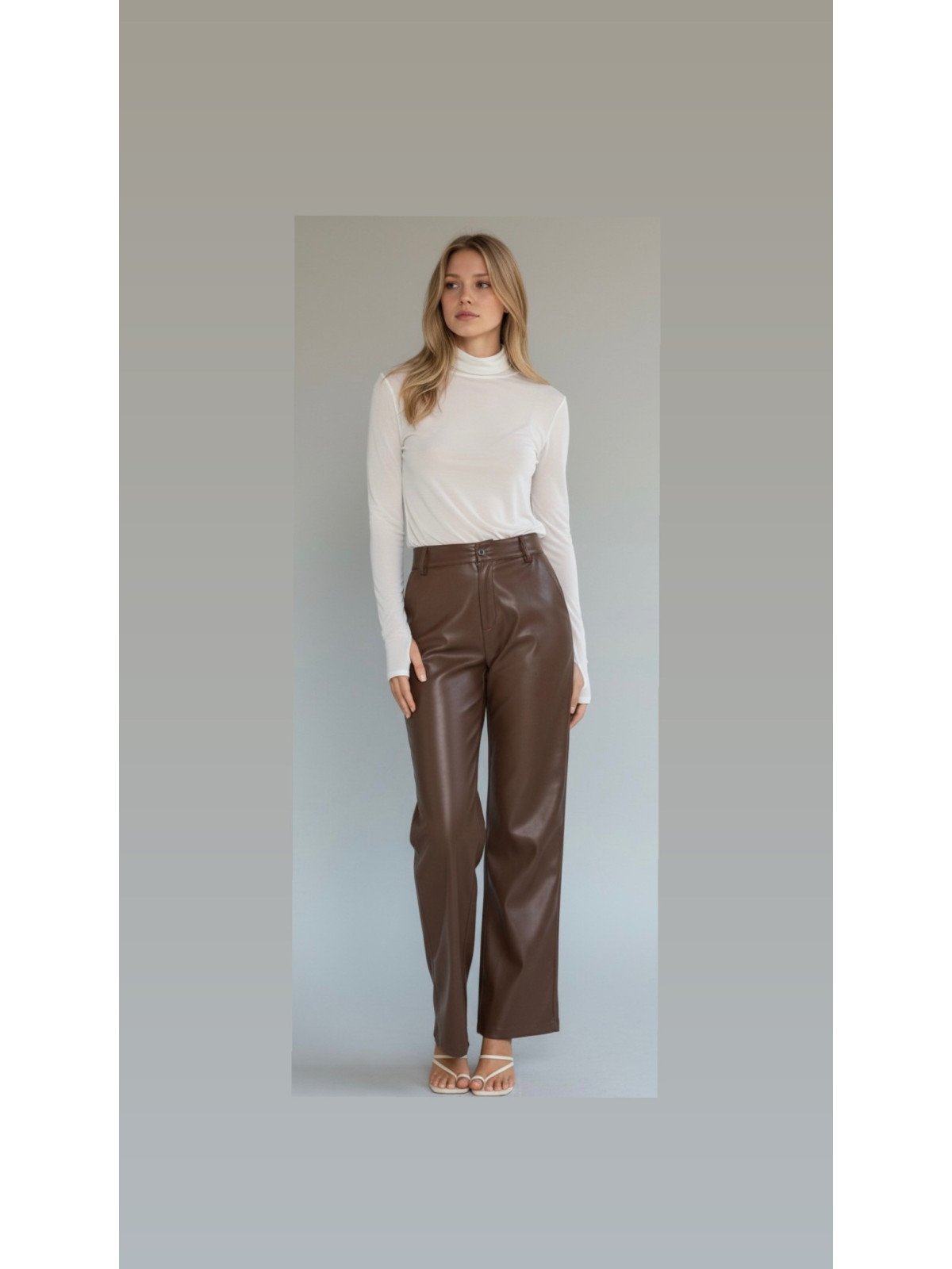 Ensemble pantalon en cuir marron et haute transparente col roulé