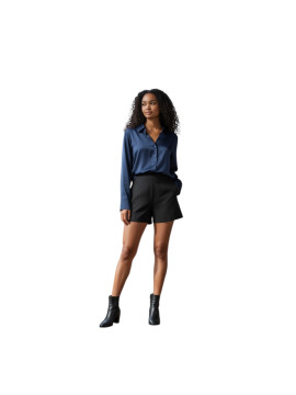 Ensemble chemise bleu et short noir