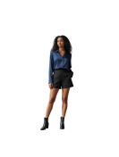 Ensemble chemise bleu et short noir