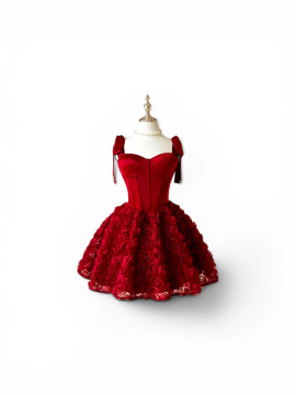 Robe de soirée sirène sans bretelles en satin cintrée à la taille, élégante et romantique, avec floraux