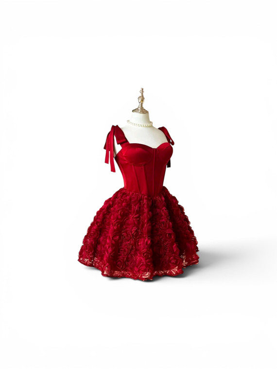 Robe de soirée sirène sans bretelles en satin cintrée à la taille, élégante et romantique, avec floraux