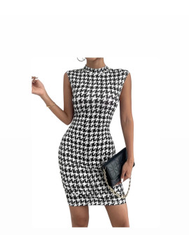 Robe courte moulante à col montant